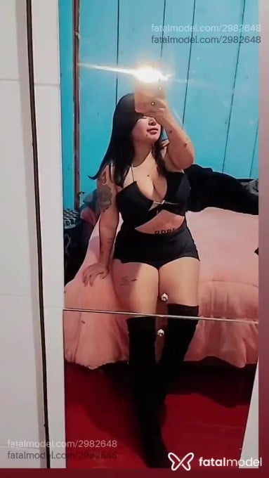 Acompanhante mulher com cabelo colorido de olhos castanhos em Chopinzinho Acompanhante mulher com cabelo colorido de olhos castanhos em Chopinzinho - Anitta