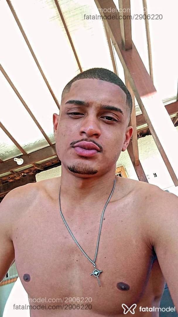 Acompanhante homem com cabelo castanho de olhos castanhos - Danter Torres