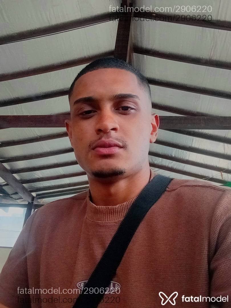 Acompanhante homem com cabelo castanho de olhos castanhos em Campos dos Goytacazes - Júnior