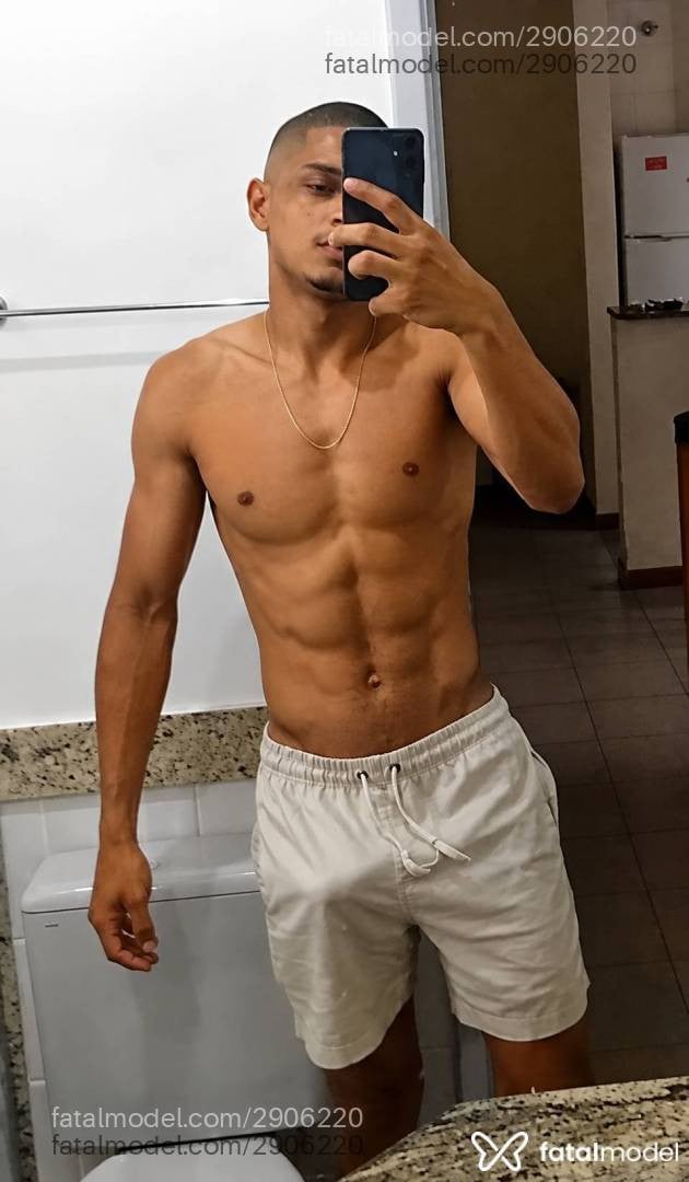 Acompanhante homem com cabelo castanho de olhos castanhos - Danter Torres