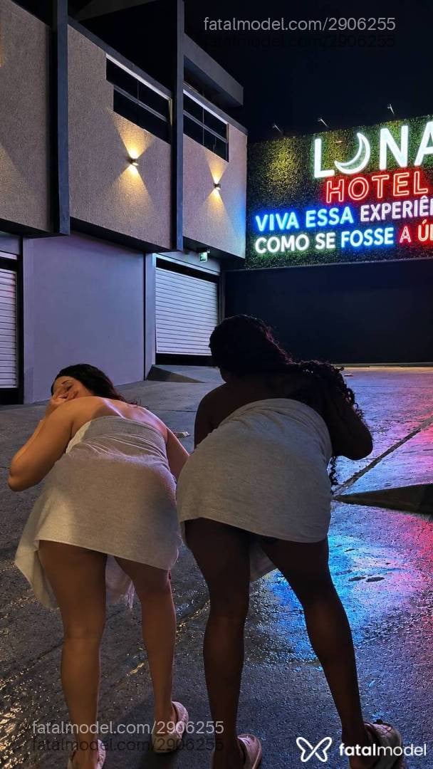 Acompanhante mulher com cabelo castanho de olhos castanhos - Lua