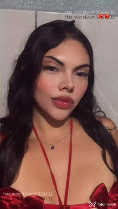 Acompanhante mulher morena (o) de olhos castanhos - Mirella Dias