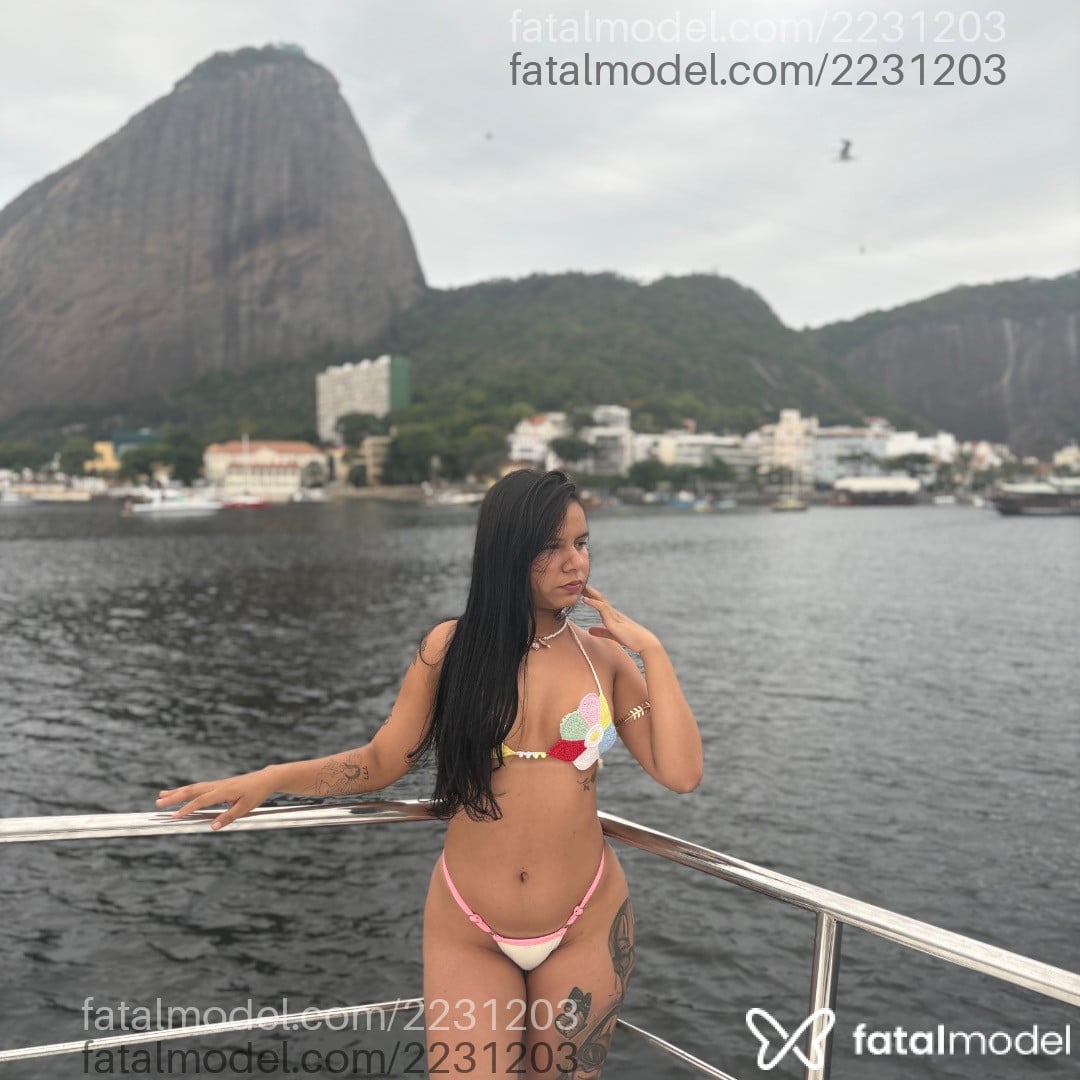 Acompanhante mulher morena (o) de olhos castanhos em Balneário Camboriú - Dafine