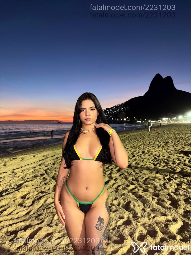 Acompanhante mulher morena (o) de olhos castanhos em Balneário Camboriú - Dafine