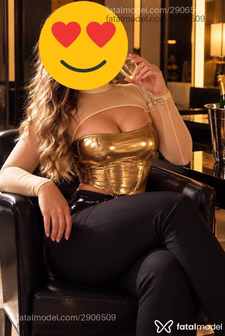 Acompanhante mulher loira (o) de olhos castanhos - Samara