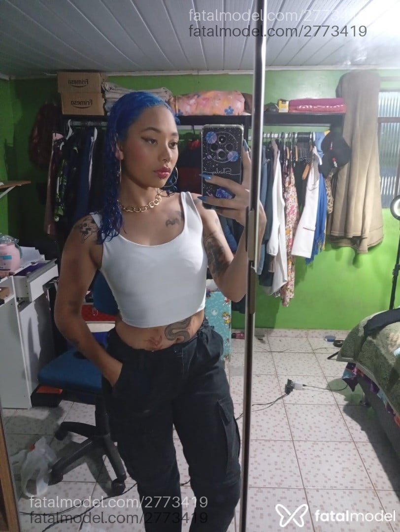 Acompanhante mulher com cabelo colorido de olhos castanhos em Guarapuava - Pesseguinha
