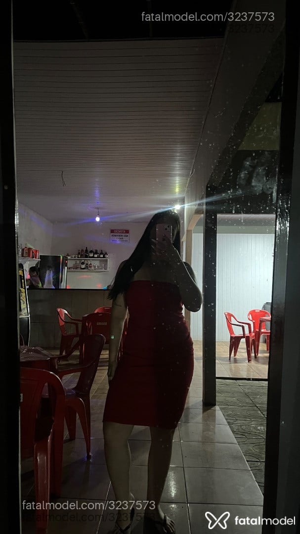 Acompanhante mulher com cabelo castanho de olhos castanhos - Larissa Gouveia Acompanhante mulher com cabelo castanho de olhos castanhos - Larissa Gouveia