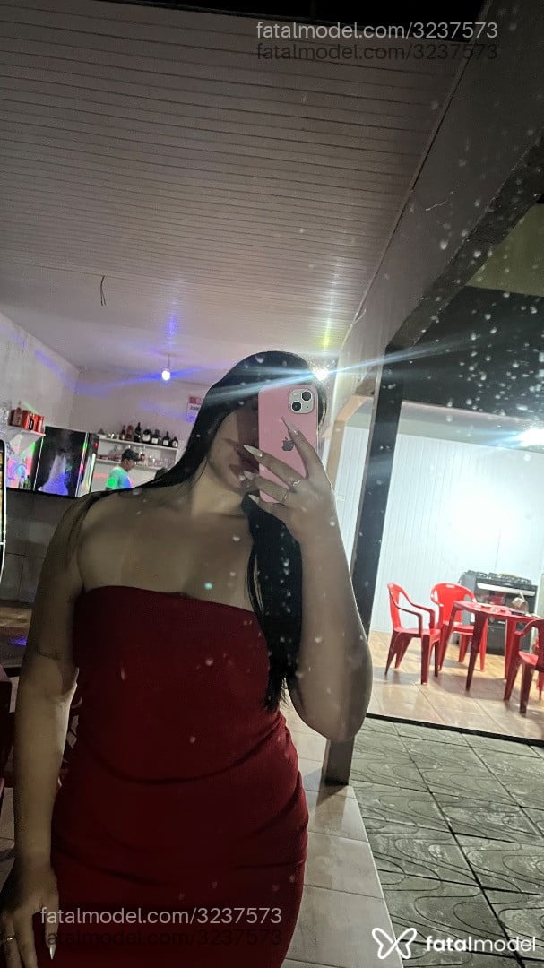 Acompanhante mulher com cabelo castanho de olhos castanhos - Larissa Gouveia Acompanhante mulher com cabelo castanho de olhos castanhos - Larissa Gouveia
