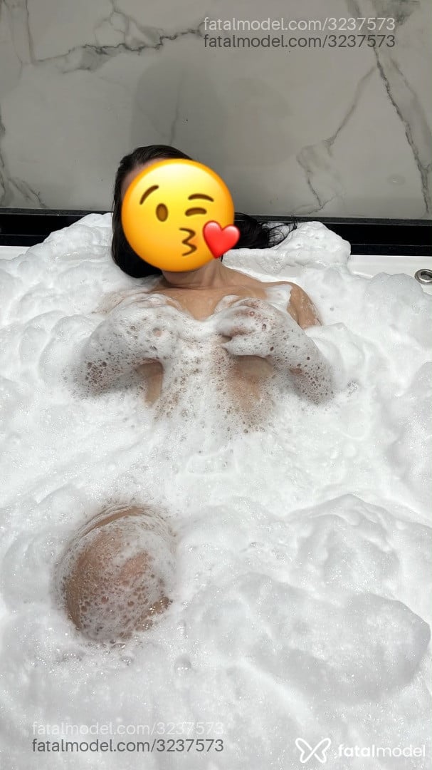 Acompanhante mulher com cabelo castanho de olhos castanhos - Larissa Gouveia Acompanhante mulher com cabelo castanho de olhos castanhos - Larissa Gouveia