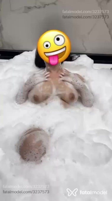 Acompanhante mulher com cabelo castanho de olhos castanhos - Larissa Gouveia Acompanhante mulher com cabelo castanho de olhos castanhos - Larissa Gouveia