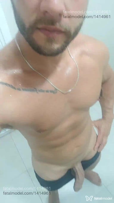 Acompanhante homem com cabelo castanho de olhos verdes - Max Miller Acompanhante homem com cabelo castanho de olhos verdes - Max Miller