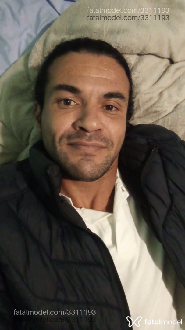 Acompanhante homem morena (o) de olhos castanhos em Porto Alegre - Theo