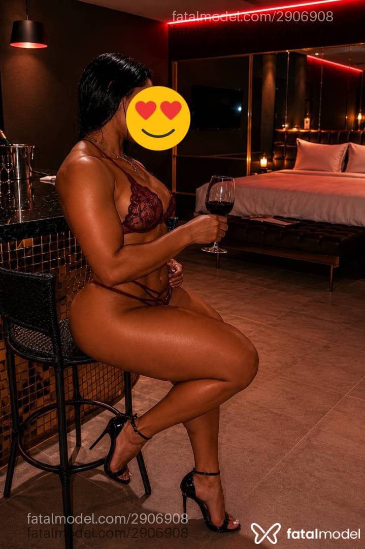 Acompanhante mulher morena (o) de olhos castanhos - Yume Mia