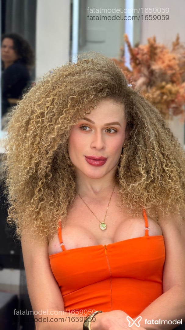 Acompanhante mulher trans loira (o) de olhos verdes em Osasco Acompanhante mulher trans loira (o) de olhos verdes em Osasco - Patricia Silva