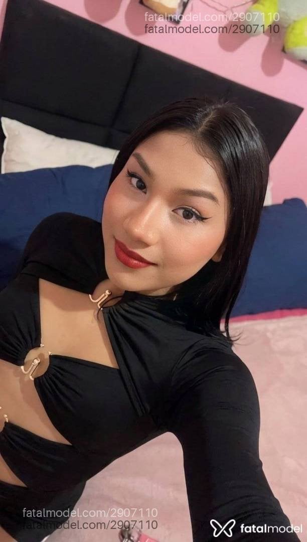 Acompanhante não-binário com cabelo castanho de olhos castanhos - Sthefany Catrine