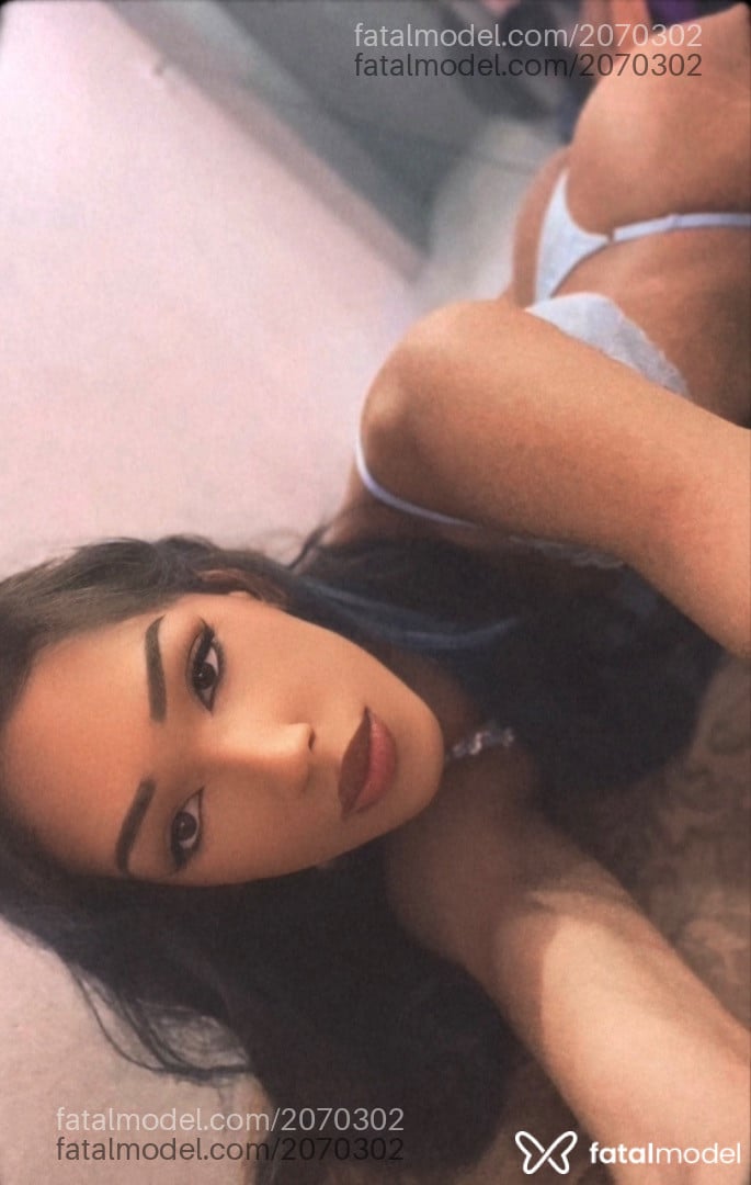 Acompanhante mulher trans com cabelo castanho de olhos castanhos em Maceió Acompanhante mulher trans com cabelo castanho de olhos castanhos em Maceió - Victoria Ferraz