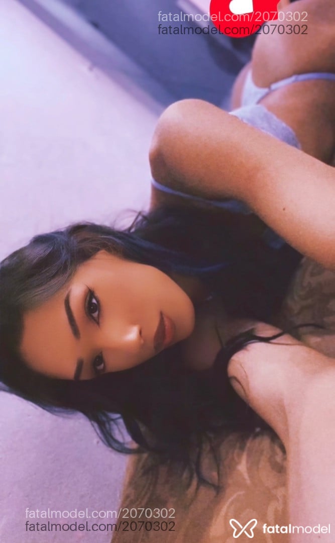 Acompanhante mulher trans com cabelo castanho de olhos castanhos em Maceió Acompanhante mulher trans com cabelo castanho de olhos castanhos em Maceió - Victoria Ferraz