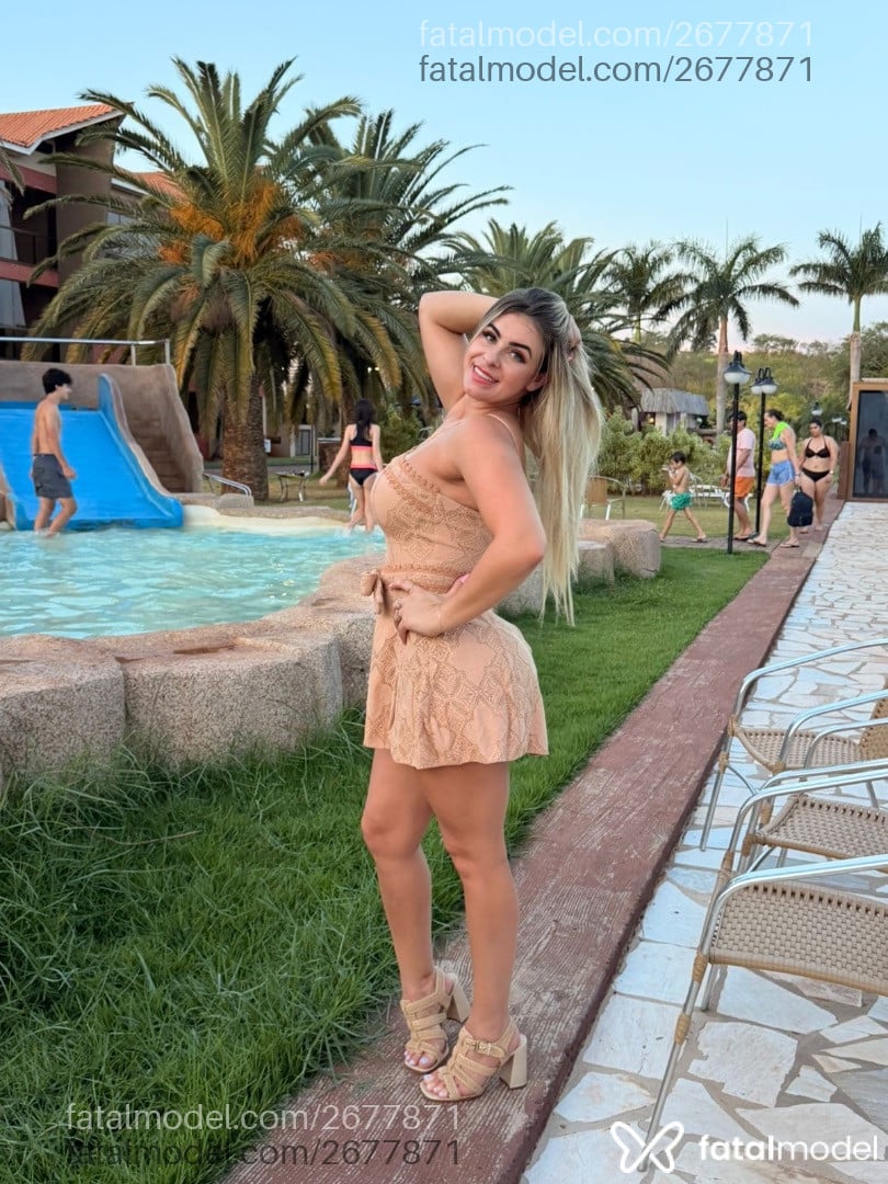 Acompanhante mulher loira (o) de olhos verdes em Sorriso - Valentina Lux