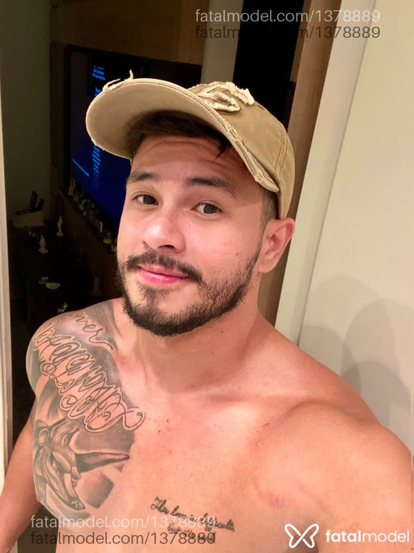 Acompanhante homem com cabelo castanho de olhos castanhos em Santos Acompanhante homem com cabelo castanho de olhos castanhos em Santos - Rick Eliott