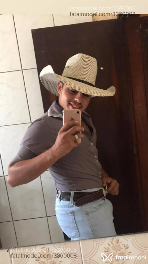 Acompanhante homem com cabelo castanho de olhos castanhos em Piracicaba Acompanhante homem com cabelo castanho de olhos castanhos em Piracicaba - Guilherme