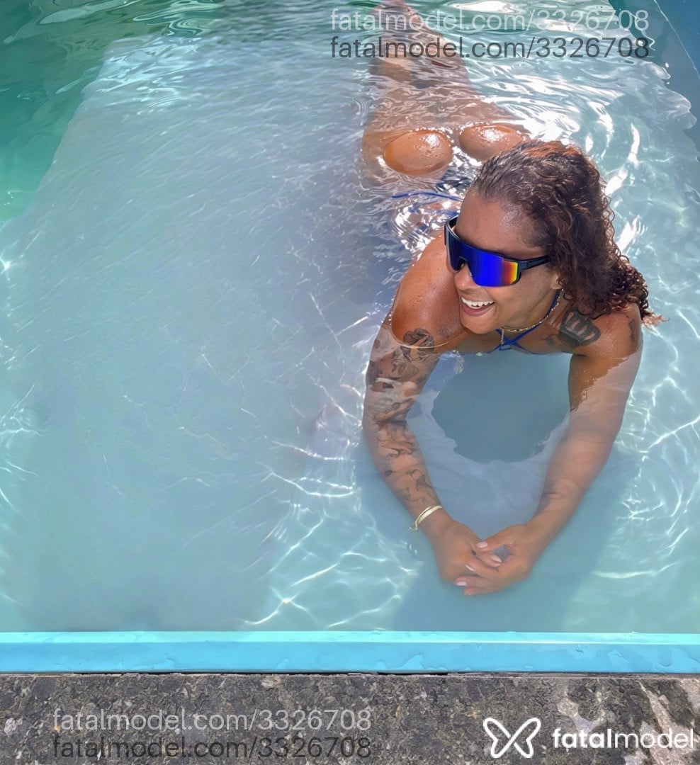 Acompanhante mulher com cabelo castanho de olhos castanhos em Vitória da Conquista - Valentina