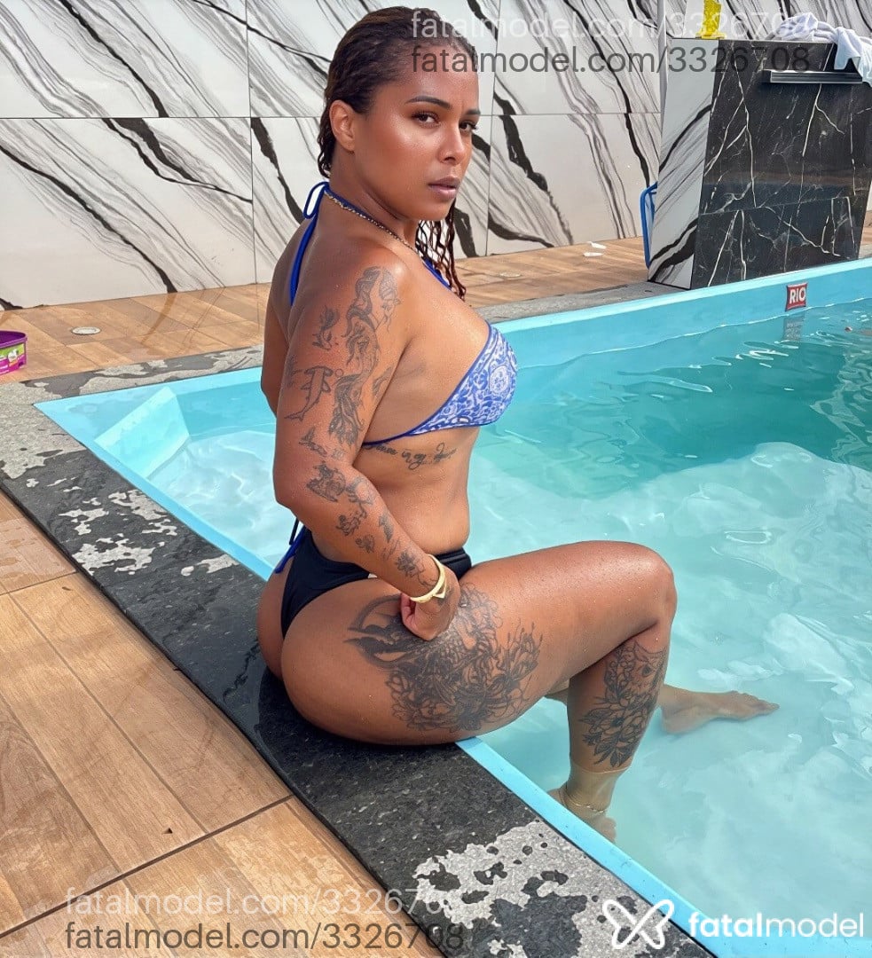 Acompanhante mulher com cabelo castanho de olhos castanhos em Vitória da Conquista - Valentina