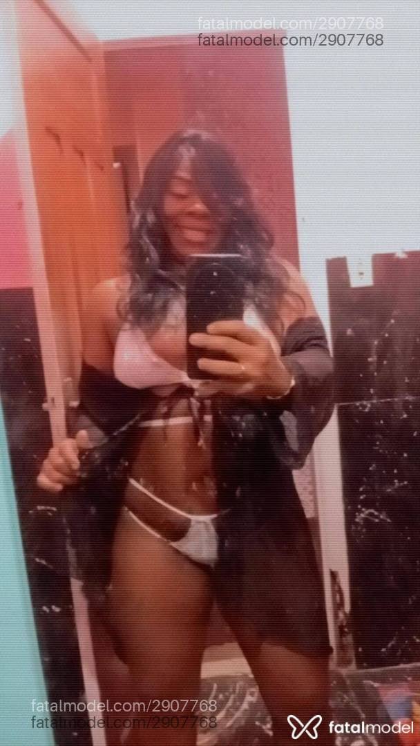 Acompanhante mulher com cabelo castanho de olhos verdes em Rio de Janeiro - Carla Fogossa