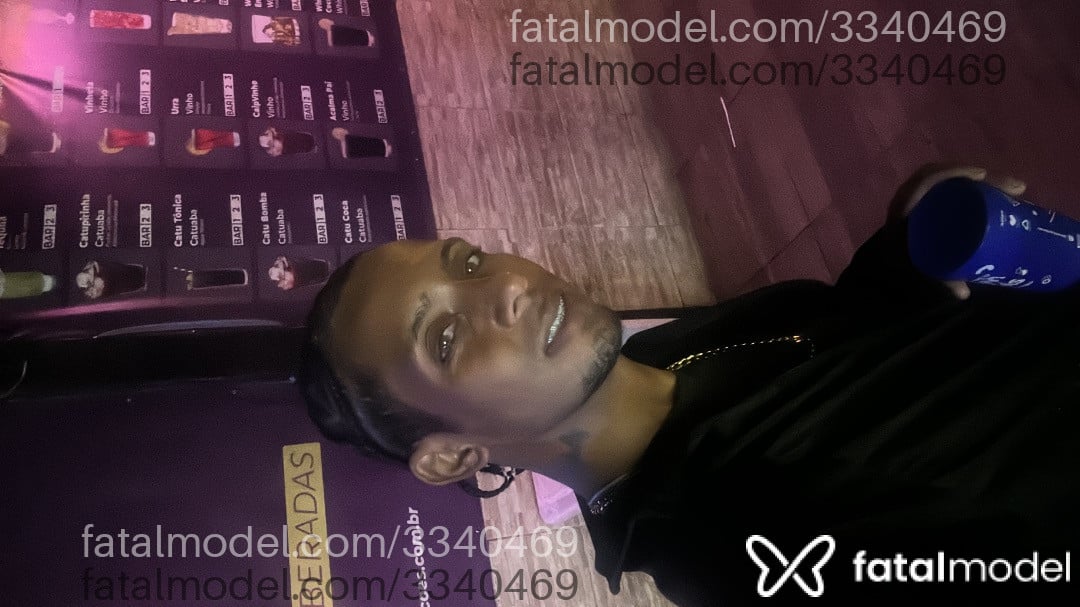 Acompanhante homem com cabelo castanho de olhos verdes em Rio de Janeiro - Rafael