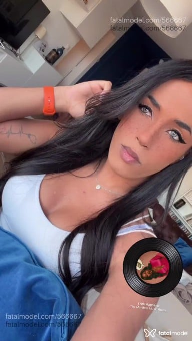 Acompanhante mulher trans com cabelo castanho de olhos castanhos em Caraguatatuba Acompanhante mulher trans com cabelo castanho de olhos castanhos em Caraguatatuba - Gabryelly Vyctorya