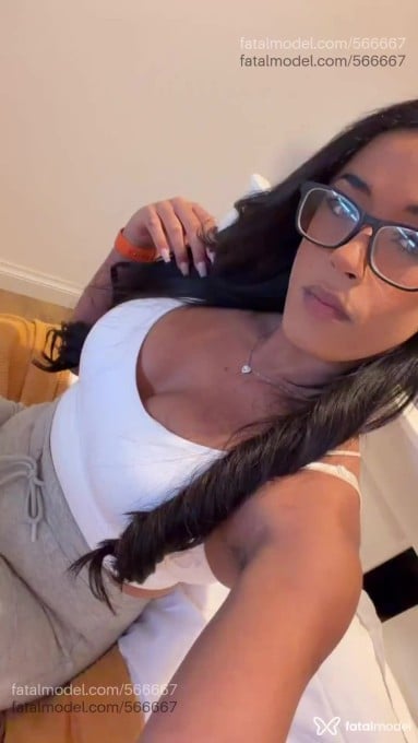 Acompanhante mulher trans com cabelo castanho de olhos castanhos em Caraguatatuba Acompanhante mulher trans com cabelo castanho de olhos castanhos em Caraguatatuba - Gabryelly Vyctorya