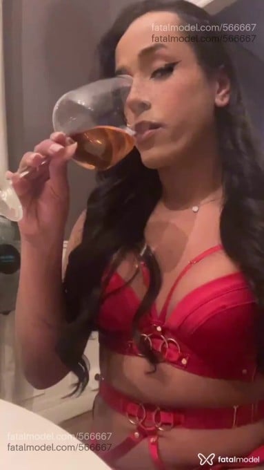 Acompanhante mulher trans com cabelo castanho de olhos castanhos em Caraguatatuba Acompanhante mulher trans com cabelo castanho de olhos castanhos em Caraguatatuba - Gabryelly Vyctorya