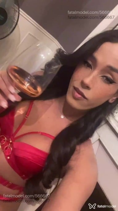 Acompanhante mulher trans com cabelo castanho de olhos castanhos em Caraguatatuba Acompanhante mulher trans com cabelo castanho de olhos castanhos em Caraguatatuba - Gabryelly Vyctorya