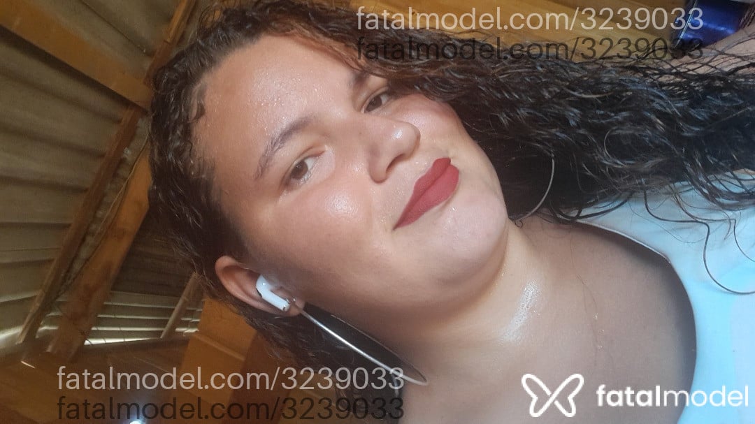 Acompanhante mulher loira (o) de olhos castanhos em Cáceres - Aparecida