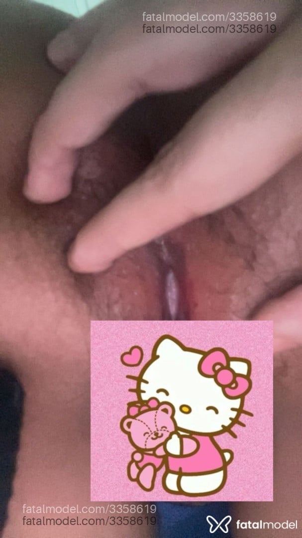 Acompanhante mulher morena (o) de olhos pretos - Gótica