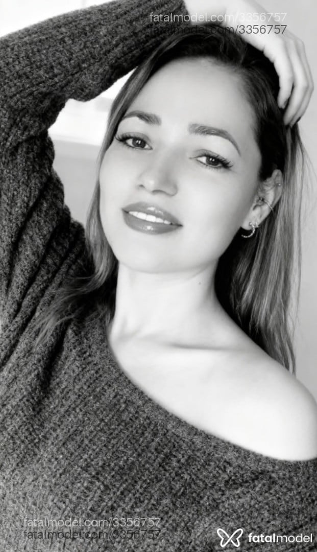 Acompanhante mulher loira (o) de olhos pretos em Virtual - Maluu