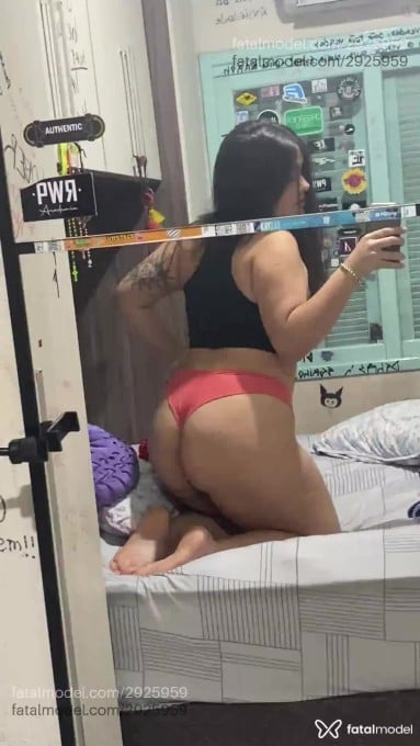Acompanhante mulher morena (o) de olhos castanhos - Kitty Diamont