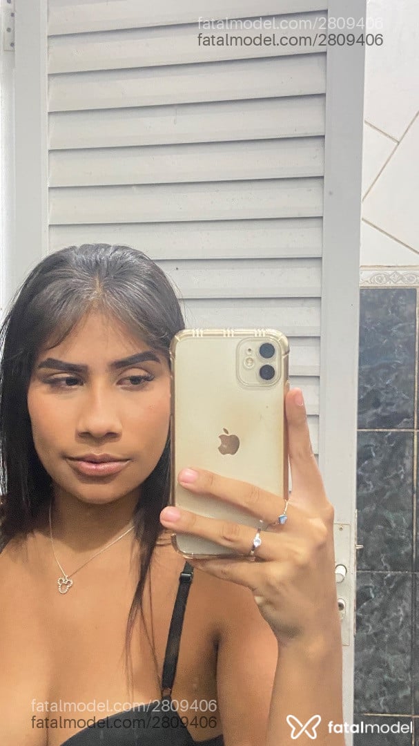 Acompanhante mulher com cabelo castanho de olhos castanhos em Virtual - Myindiazinha