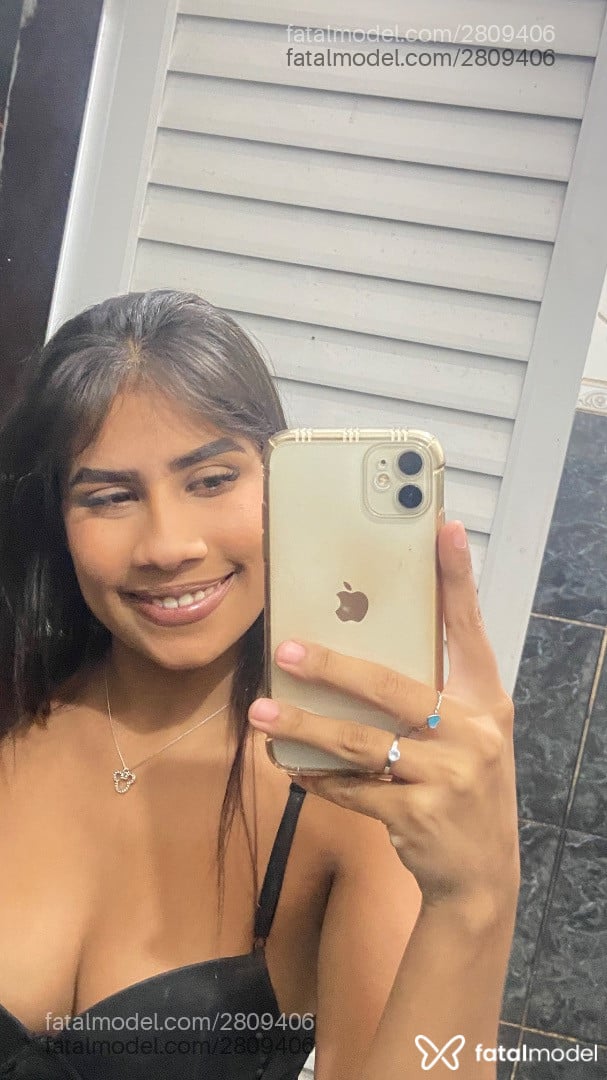 Acompanhante mulher com cabelo castanho de olhos castanhos em Virtual - Myindiazinha