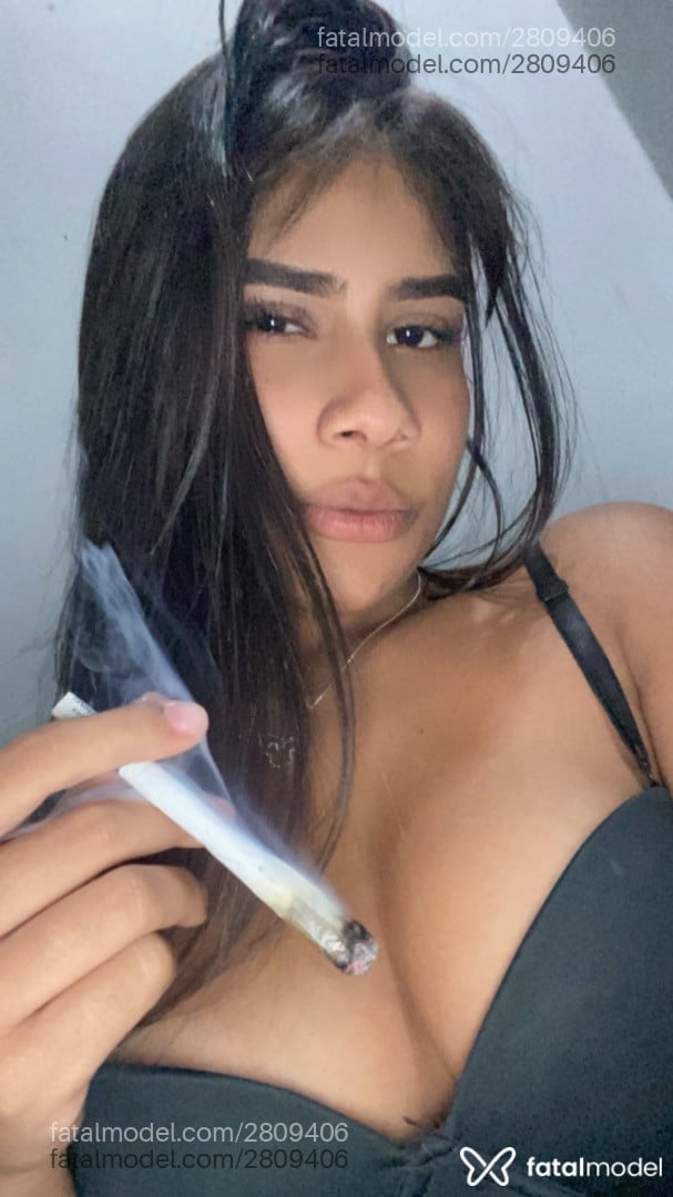 Acompanhante mulher com cabelo castanho de olhos castanhos em Virtual - Myindiazinha