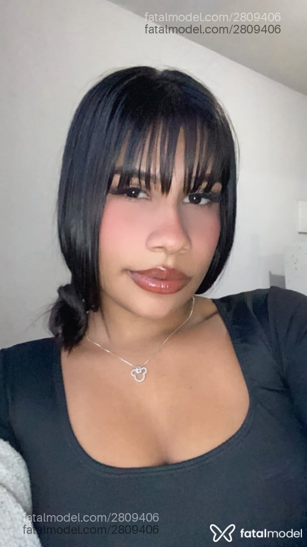 Acompanhante mulher com cabelo castanho de olhos castanhos em Virtual - Myindiazinha