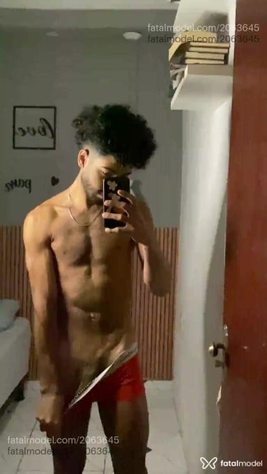 Acompanhante homem morena (o) de olhos pretos em Virtual - Adry