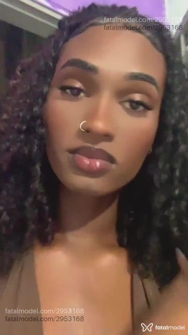 Acompanhante mulher trans morena (o) de olhos castanhos - Eduarda Acompanhante mulher trans morena (o) de olhos castanhos - Eduarda