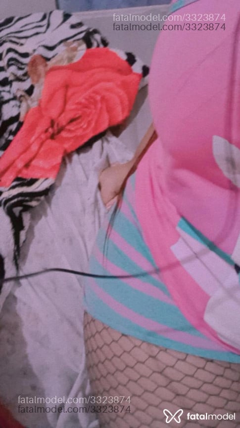 Acompanhante mulher com cabelo colorido de olhos pretos em Poços de Caldas Acompanhante mulher com cabelo colorido de olhos pretos em Poços de Caldas - Lunita