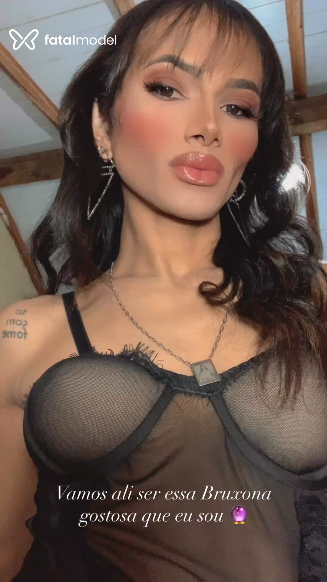 Acompanhante mulher trans morena (o) de olhos castanhos em Poços de Caldas Acompanhante mulher trans morena (o) de olhos castanhos em Poços de Caldas - Kawany Francos