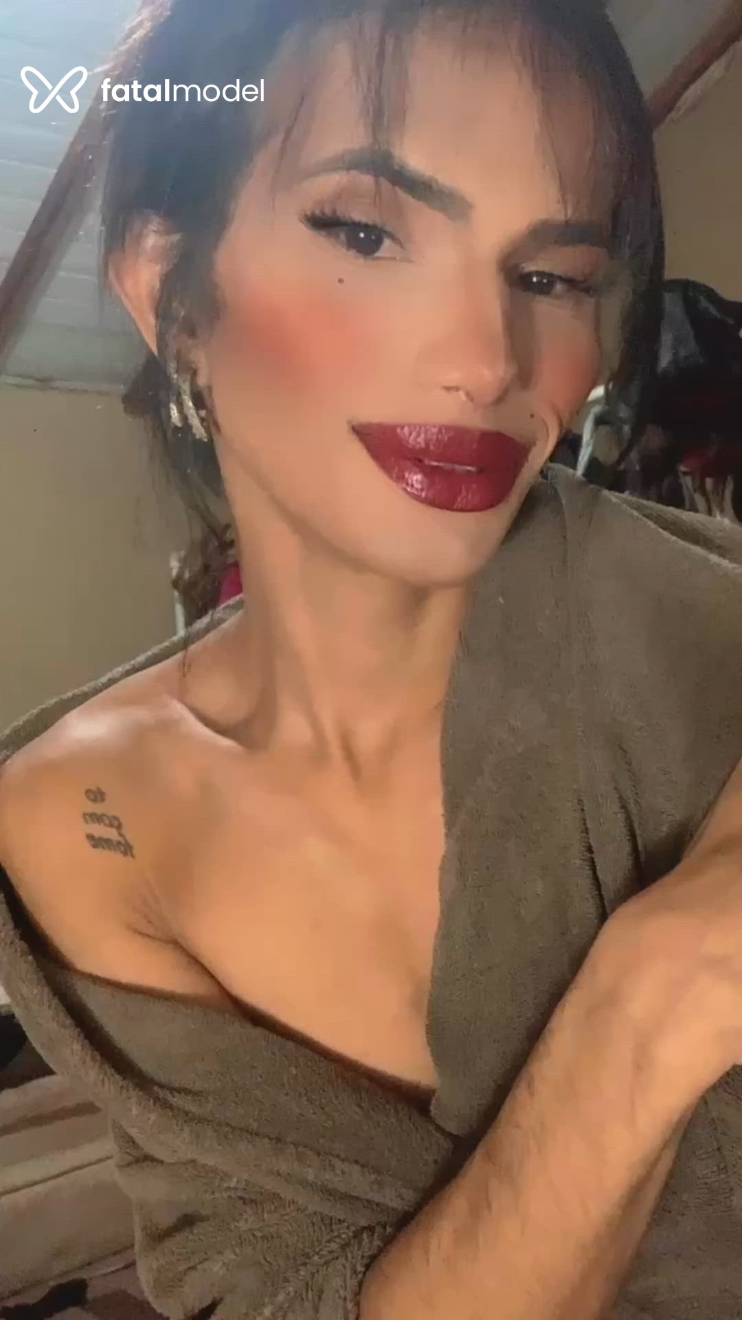 Acompanhante mulher trans morena (o) de olhos castanhos em Poços de Caldas Acompanhante mulher trans morena (o) de olhos castanhos em Poços de Caldas - Kawany Francos