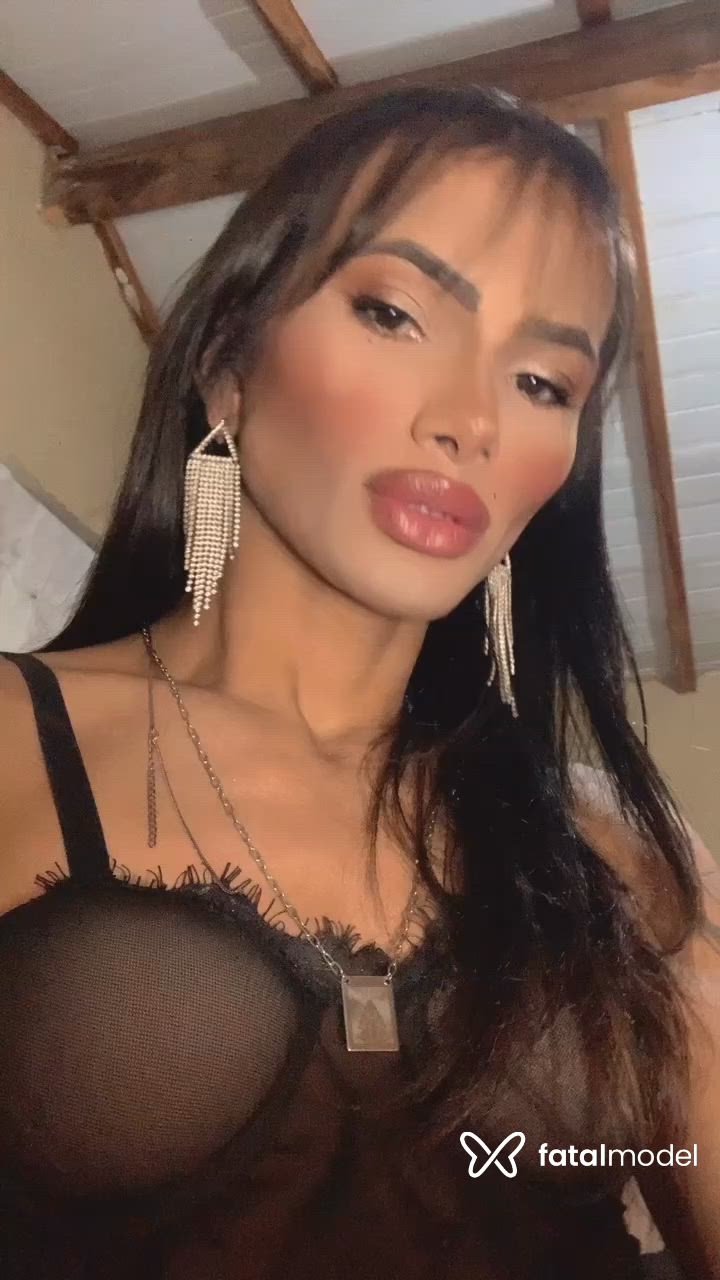 Acompanhante mulher trans morena (o) de olhos castanhos - Kawany Francos