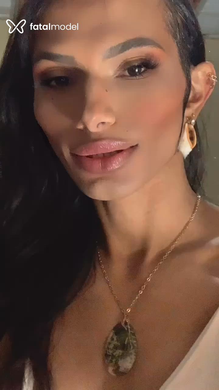 Acompanhante mulher trans morena (o) de olhos castanhos - Kawany Francos