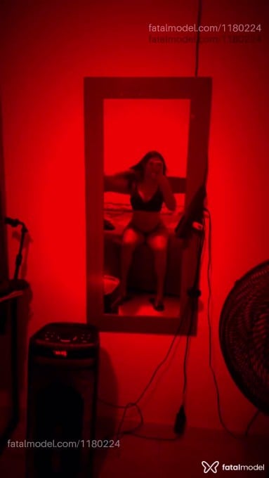 Acompanhante mulher morena (o) de olhos castanhos - Gabrielly Mendes Acompanhante mulher morena (o) de olhos castanhos - Gabrielly Mendes