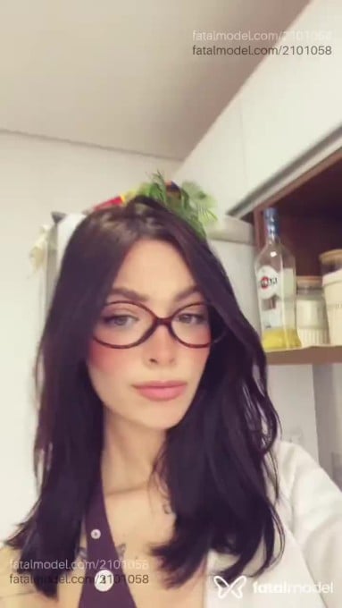 Acompanhante mulher morena (o) de olhos verdes - Manoela Braga Acompanhante mulher morena (o) de olhos verdes - Manoela Braga