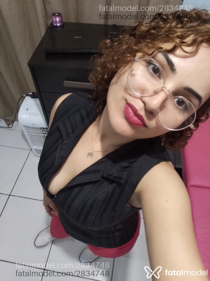 Acompanhante mulher com cabelo castanho de olhos castanhos em Virtual - Gabriely